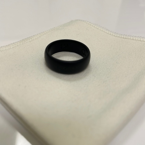 New Qalo Men’s Classic Silicone Ring 12 - Picture 2 of 3